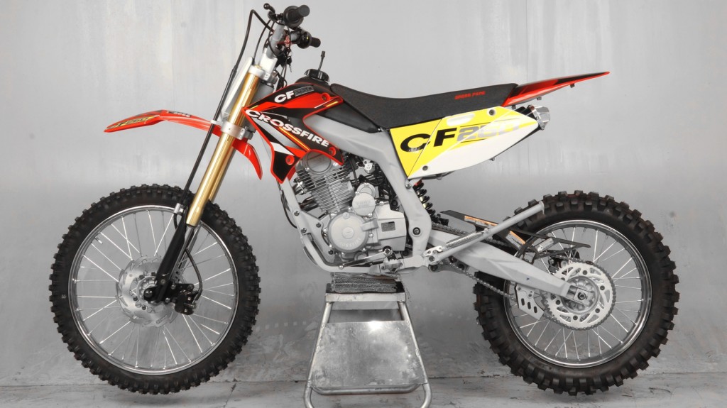 crossfire-motorcycle-cf250l-250cc-dirt-bike-performance-1