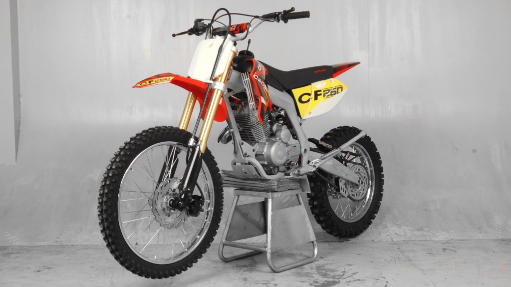 crossfire-motorcycle-cf250l-250cc-dirt-bike-performance-2