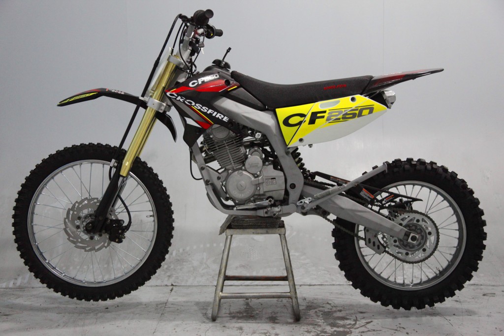 crossfire-motorcycle-cf250l-250cc-dirt-bike-performance-7